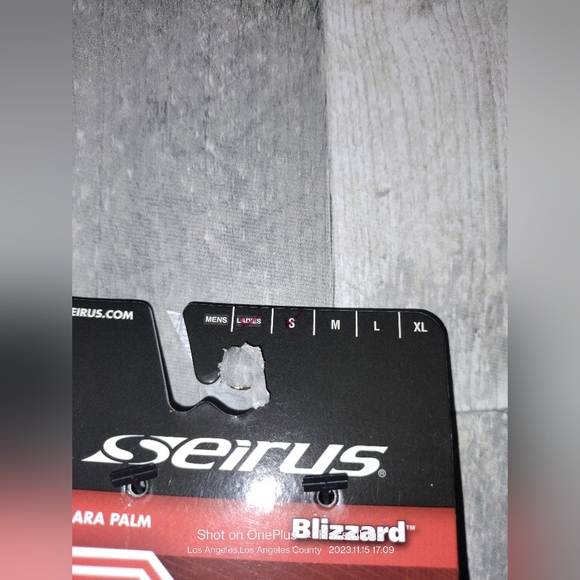 Seirus women's gloves size small - Picture 2 of 3